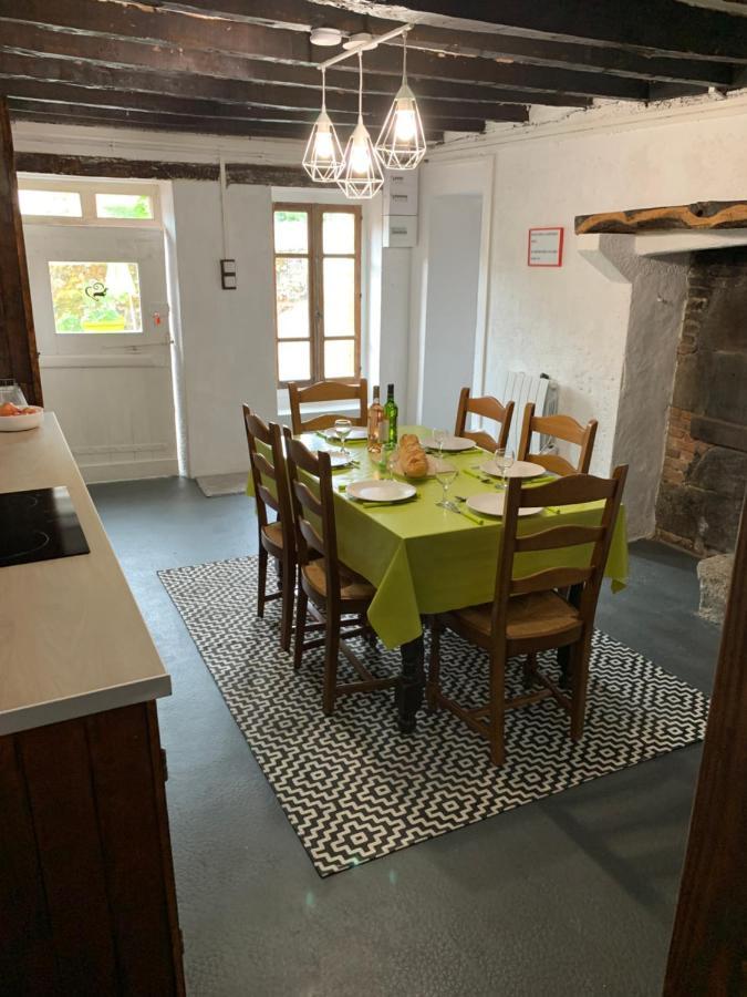 Doxie Cottage Saint-Chabrais Bagian luar foto