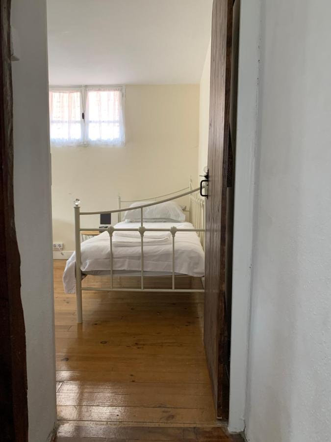 Doxie Cottage Saint-Chabrais Bagian luar foto